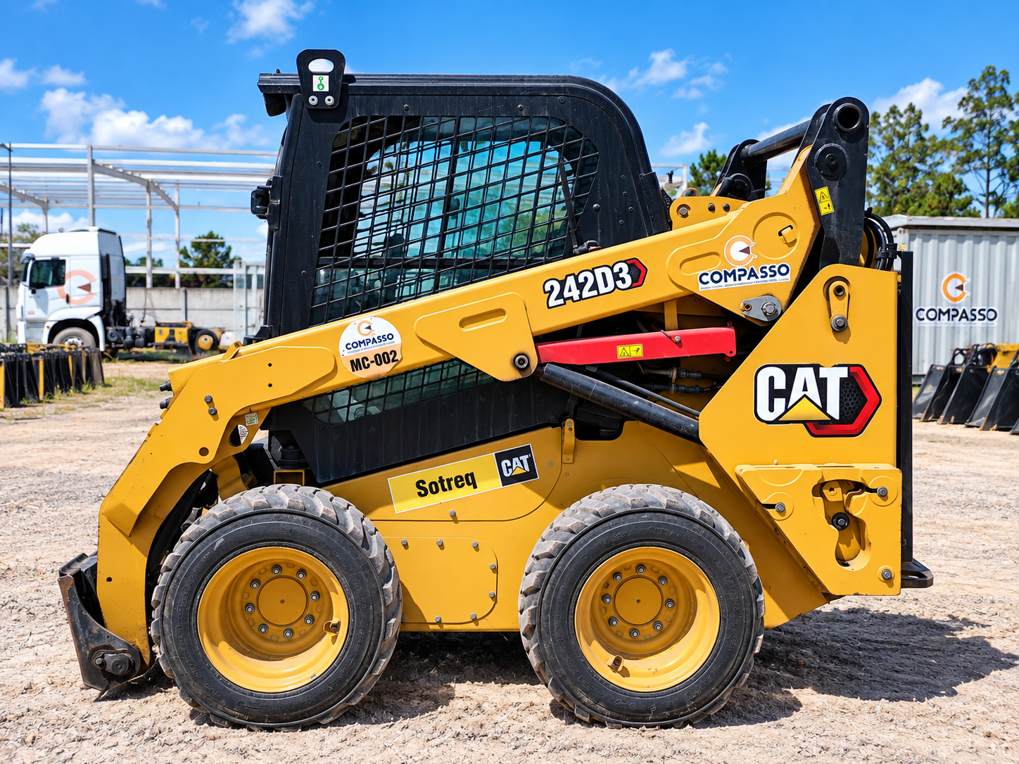 Minicarregadeira CAT 242D3 da Compasso